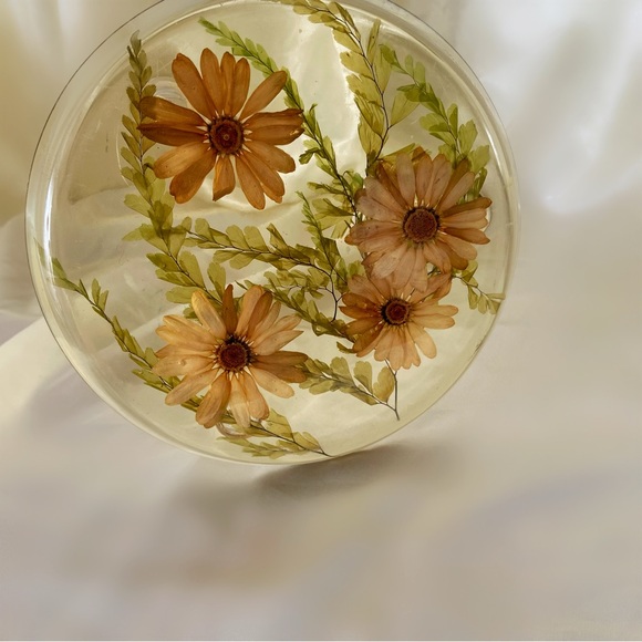 Vintage 60s resin dried flowers home decor wall art coaster trivet circle daisy - Picture 2 of 4